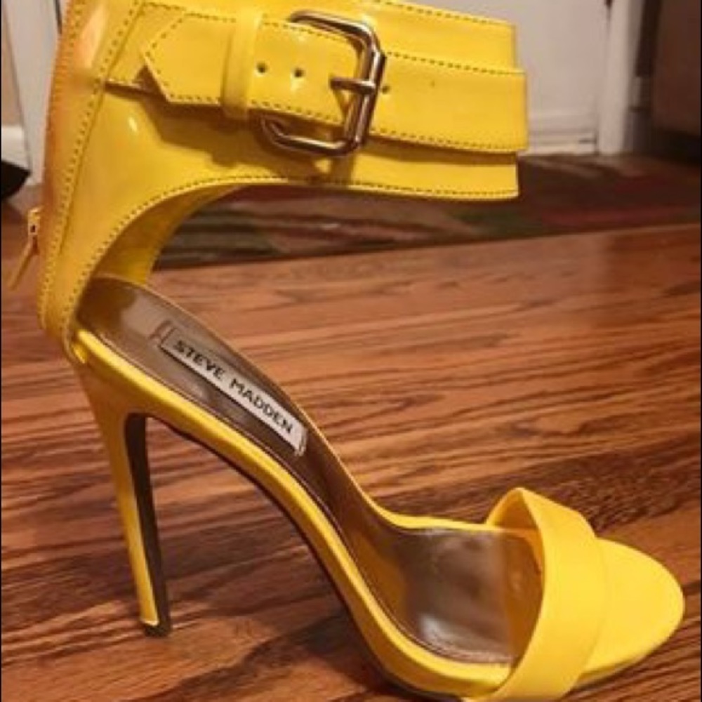 Steve Madden yellow strappy pumps